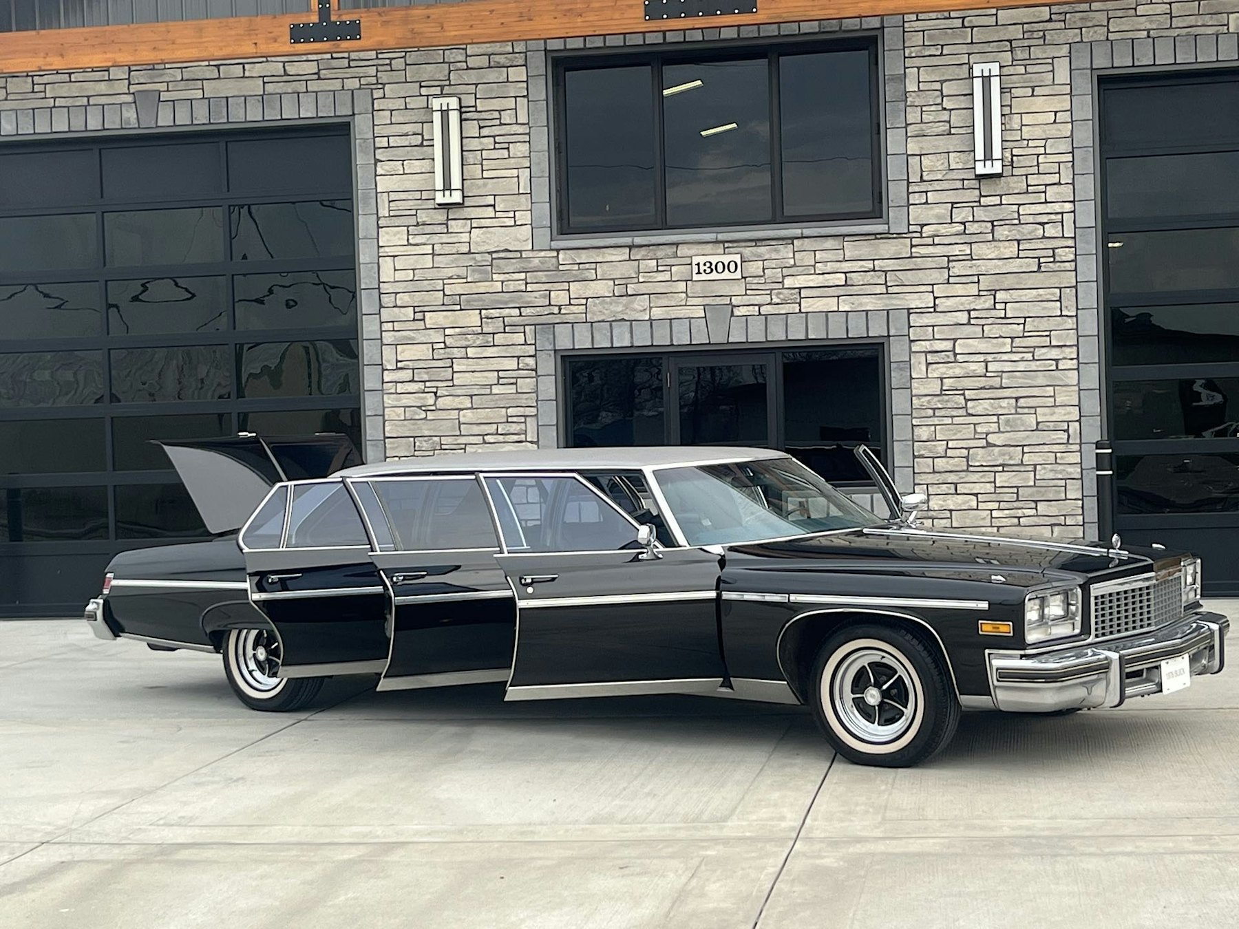 1800x1350, 474 Kb / автомобиль, классика, ретро, Cadillac, лимузин