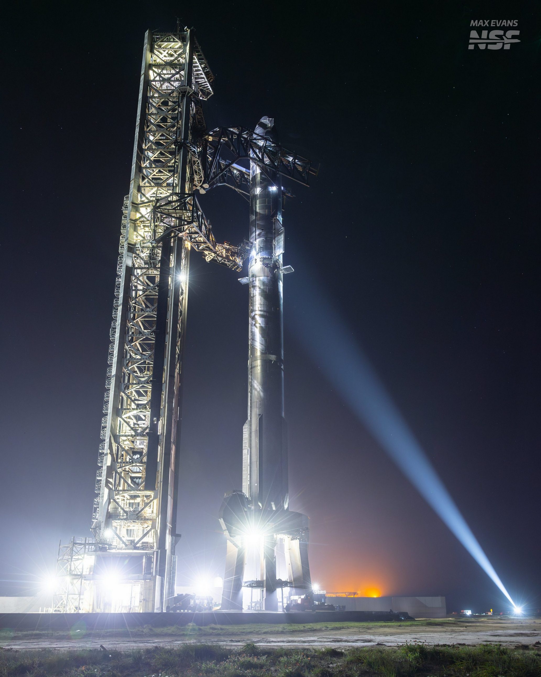 2065x2581, 559 Kb / Техас, США, ракета, пуск, старт, Starship, Starbase, spacex, космос, NASA, прожектор, луч