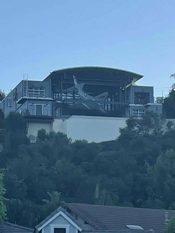 740x987, 62 Kb / самолёт, дом, гора