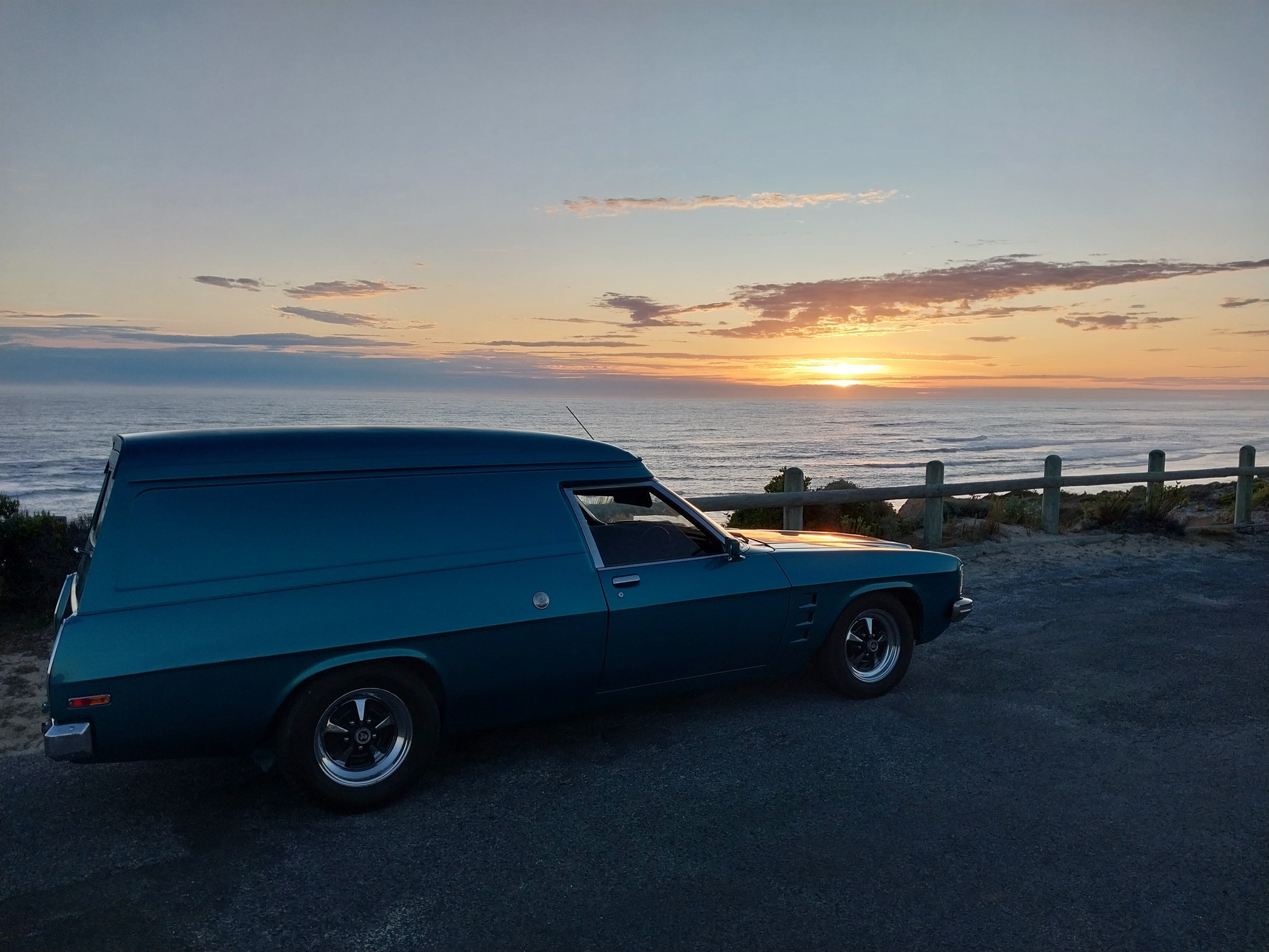 2048x1536, 571 Kb / катафалк, автомобиль, классика, ретро, закат, Holden, каблук, пикап