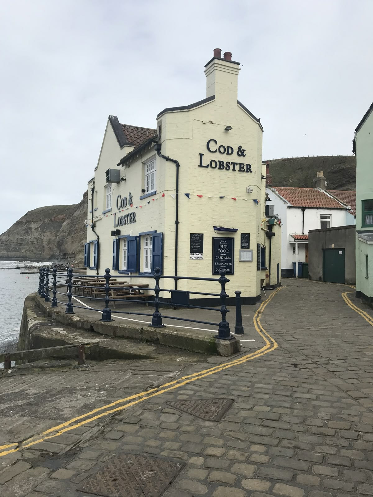 1200x1600, 370 Kb / Англия, Великобритания, набережная, бар, паб, креветки, лобстер