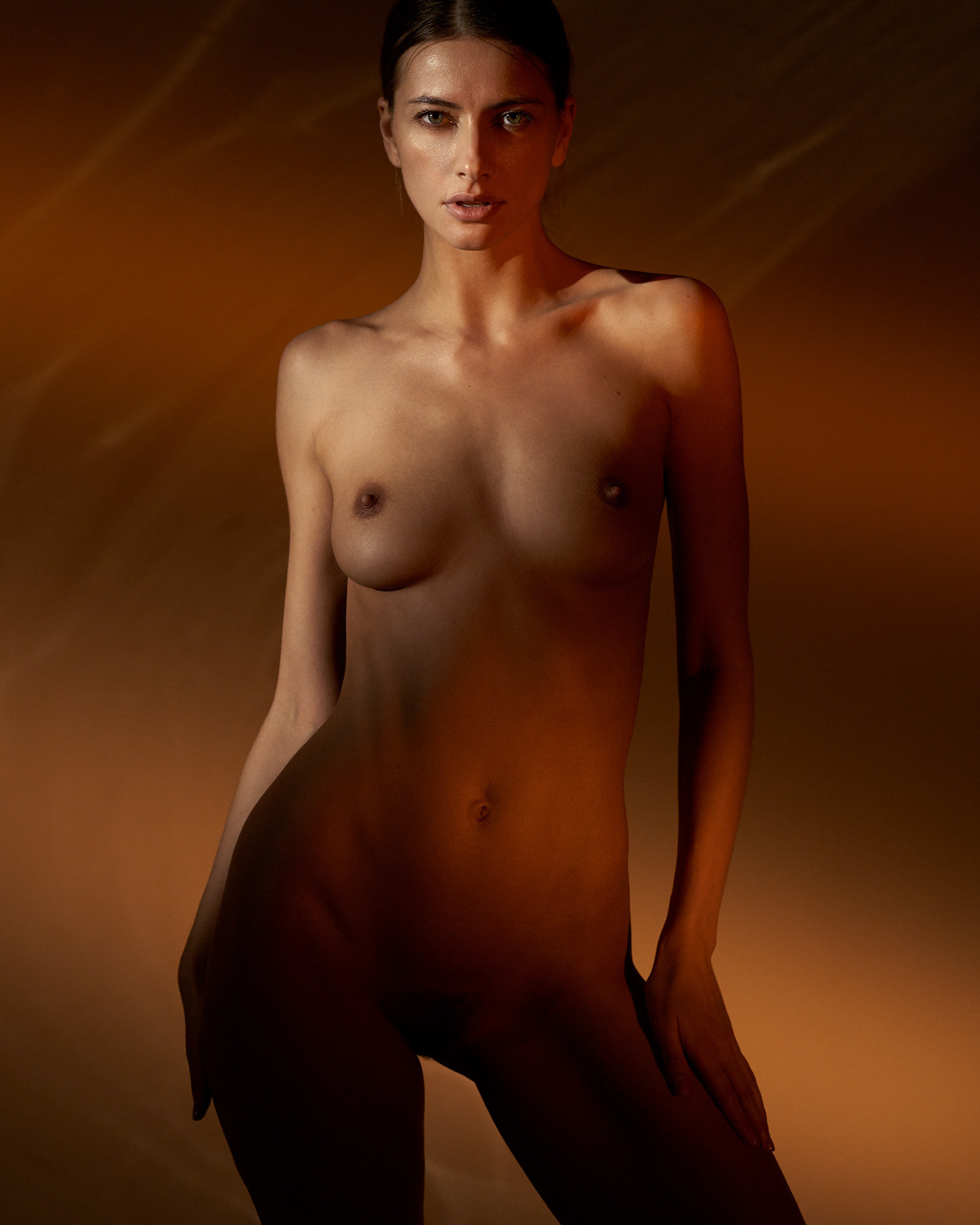 1536x1920, 526 Kb / Alexandra Chashchina, голая, глаза, взгляд, треугольник