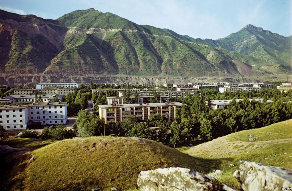 1023x669, 177 Kb / Хрущевки, Нурек, Таджикистан, горы