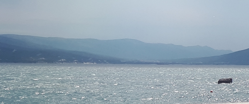 800x336, 170 Kb / горы,море,блики