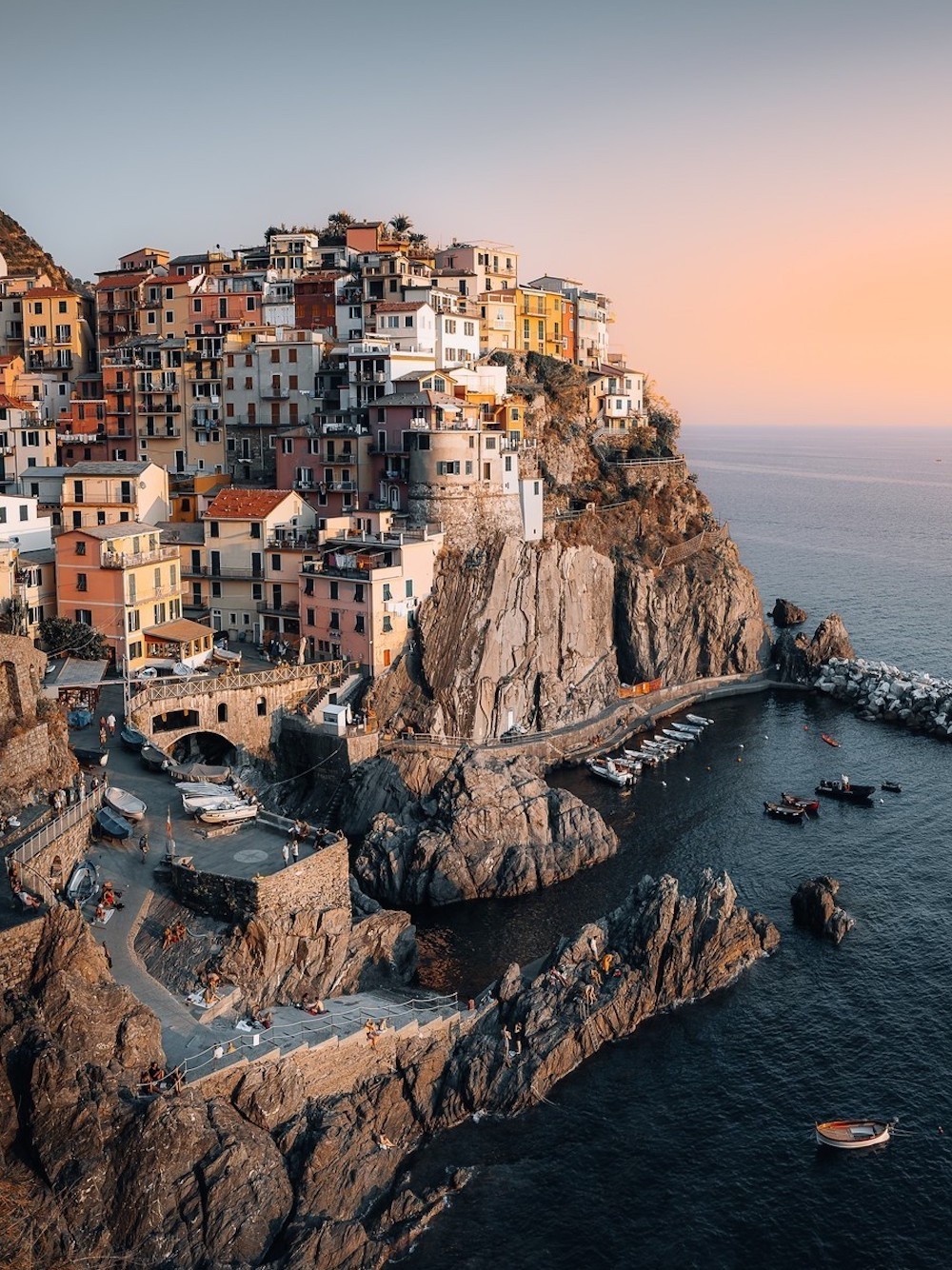 1000x1334, 440 Kb / Италия, горы, скалы, лодка, пристань, бухта