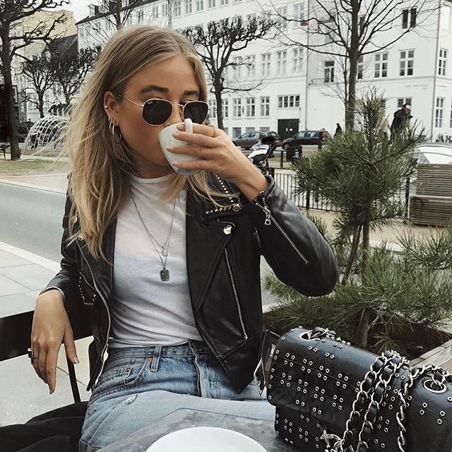 640x640, 110 Kb / парк,улица,лицо,стол,персона,пьёт