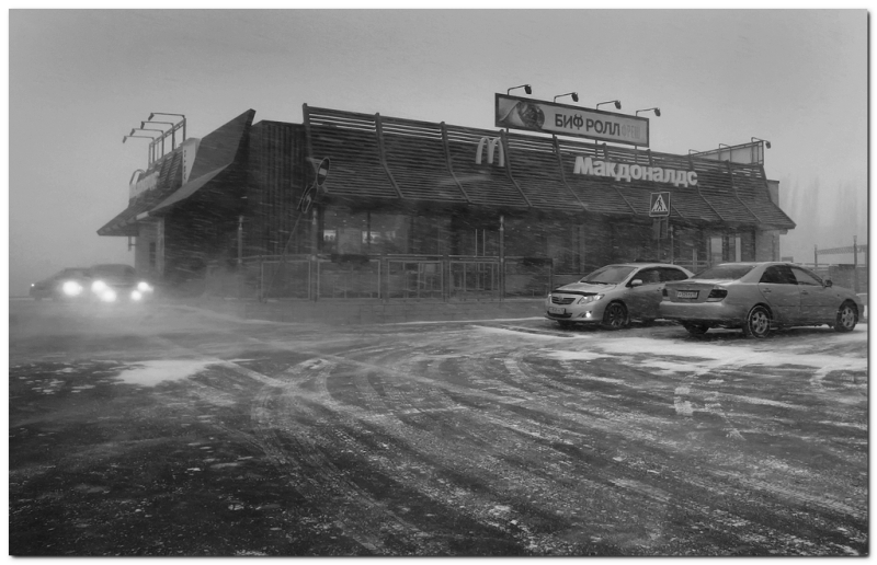 800x516, 247 Kb / забегаловка, зима, кафешка, ч/б, макдоналдс