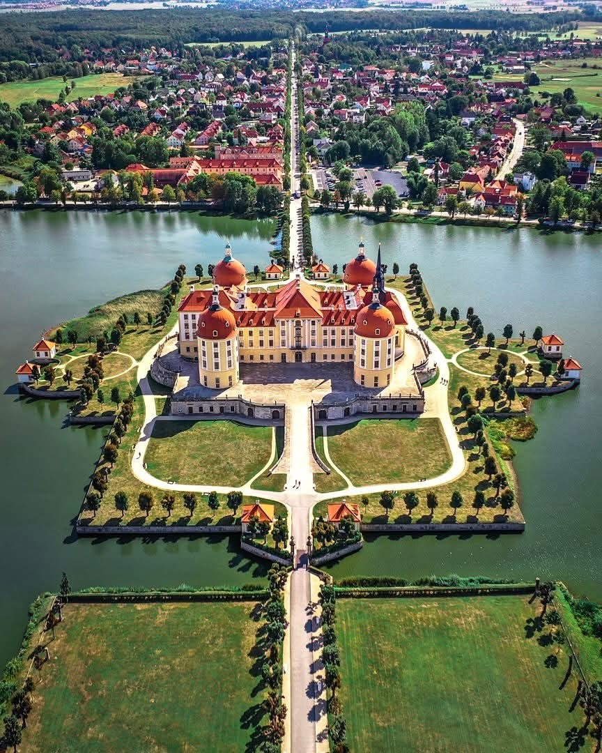 864x1080, 250 Kb / Замок, Морицбург, Германия