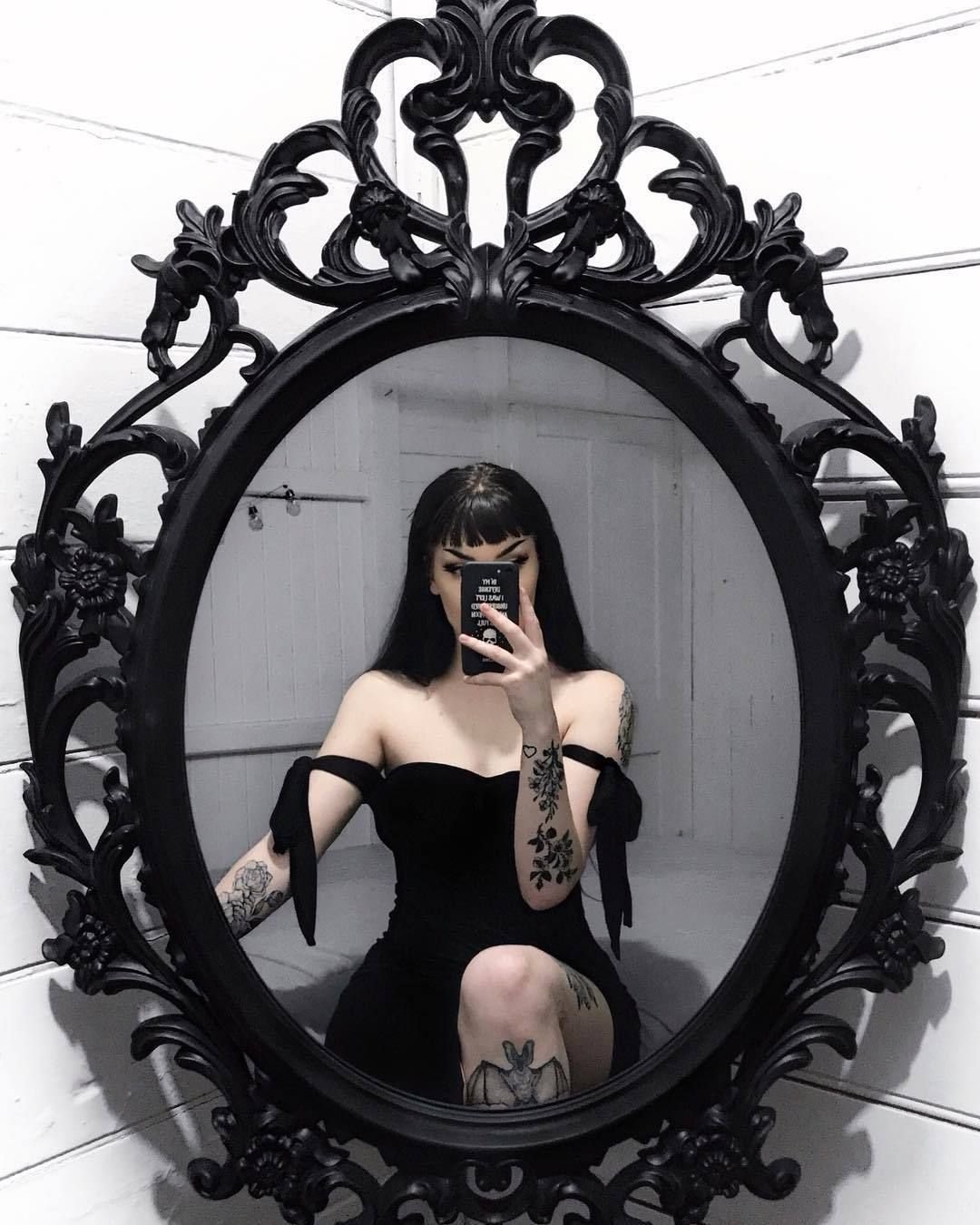 1080x1350, 185 Kb / женщина, тату, зеркало, отражение, телефон, селфи, рама