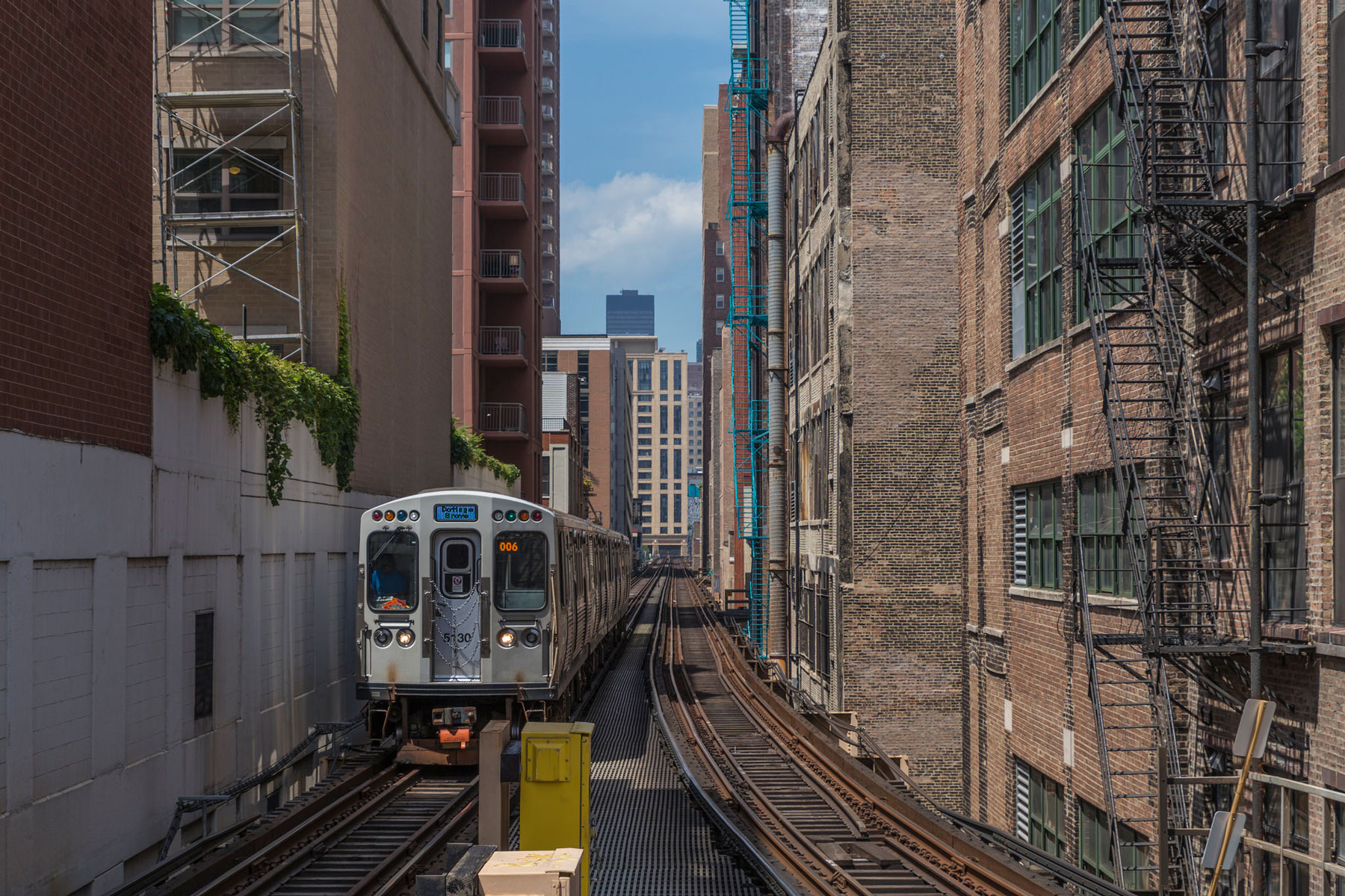 1800x1200, 591 Kb / вагон, жд, здание, кипич