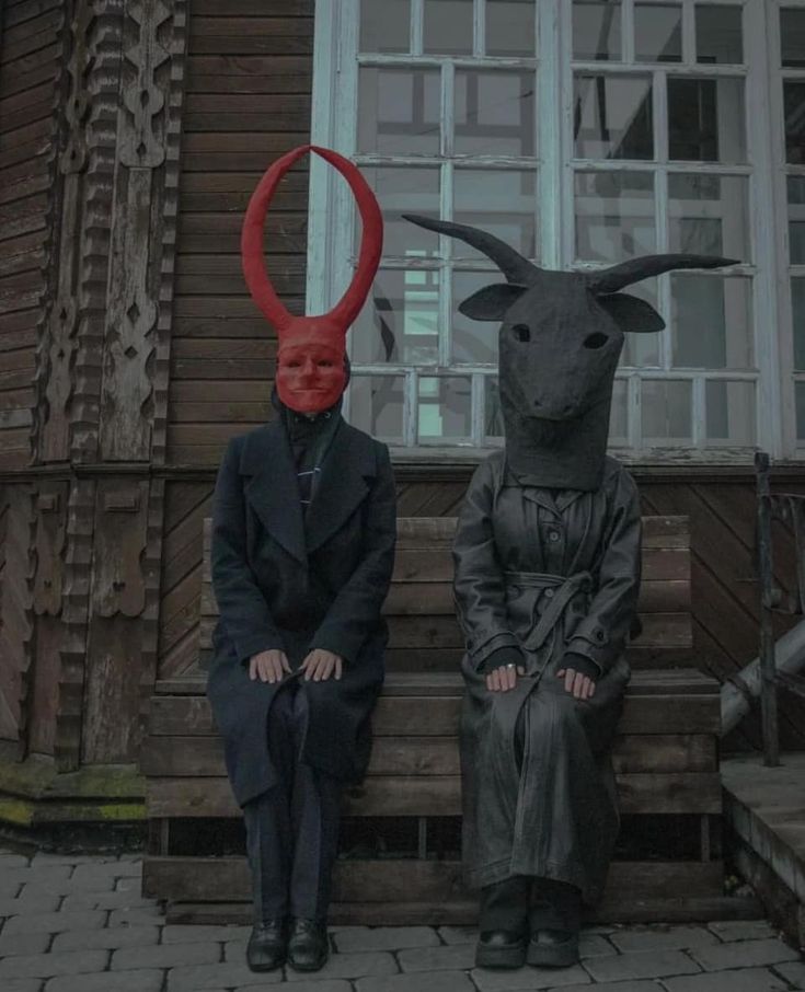 735x906, 79 Kb / двое, лавочка, дом, окно, ждут, бесы, демоны