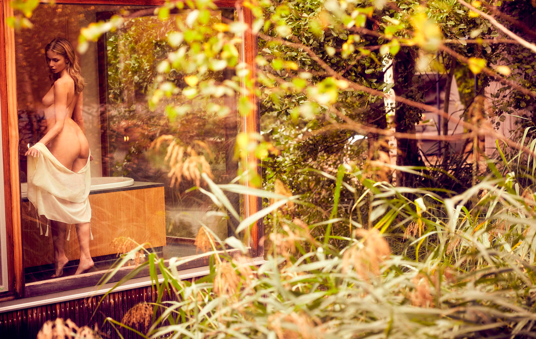 1800x1140, 596 Kb / сад, окно, ванна