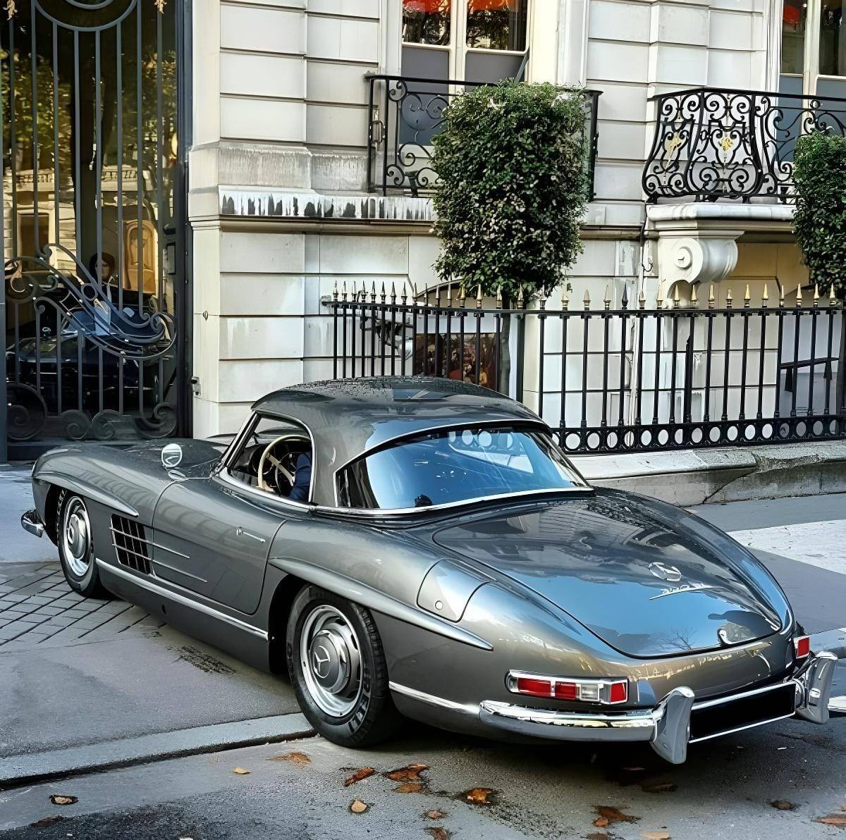 1200x1192, 278 Kb / автомобиль, классика, ретро, ворота, забор, мерседес, Mercedes-Benz