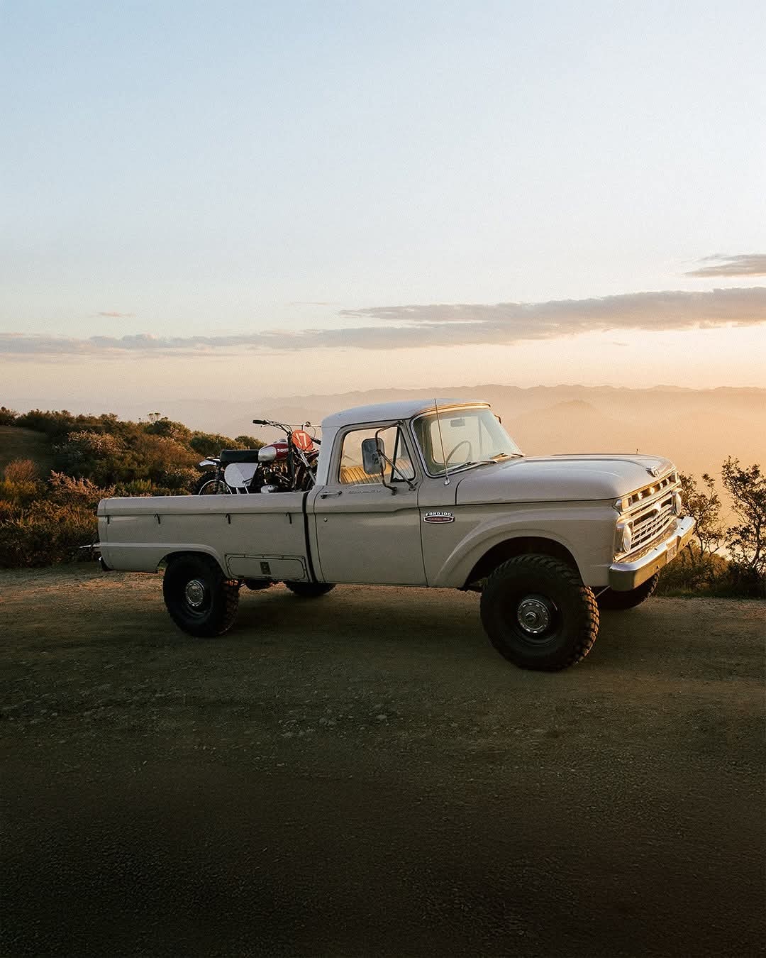 1080x1350, 151 Kb / автомобиль, классика, ретро, пикап, ford, мотоцикл