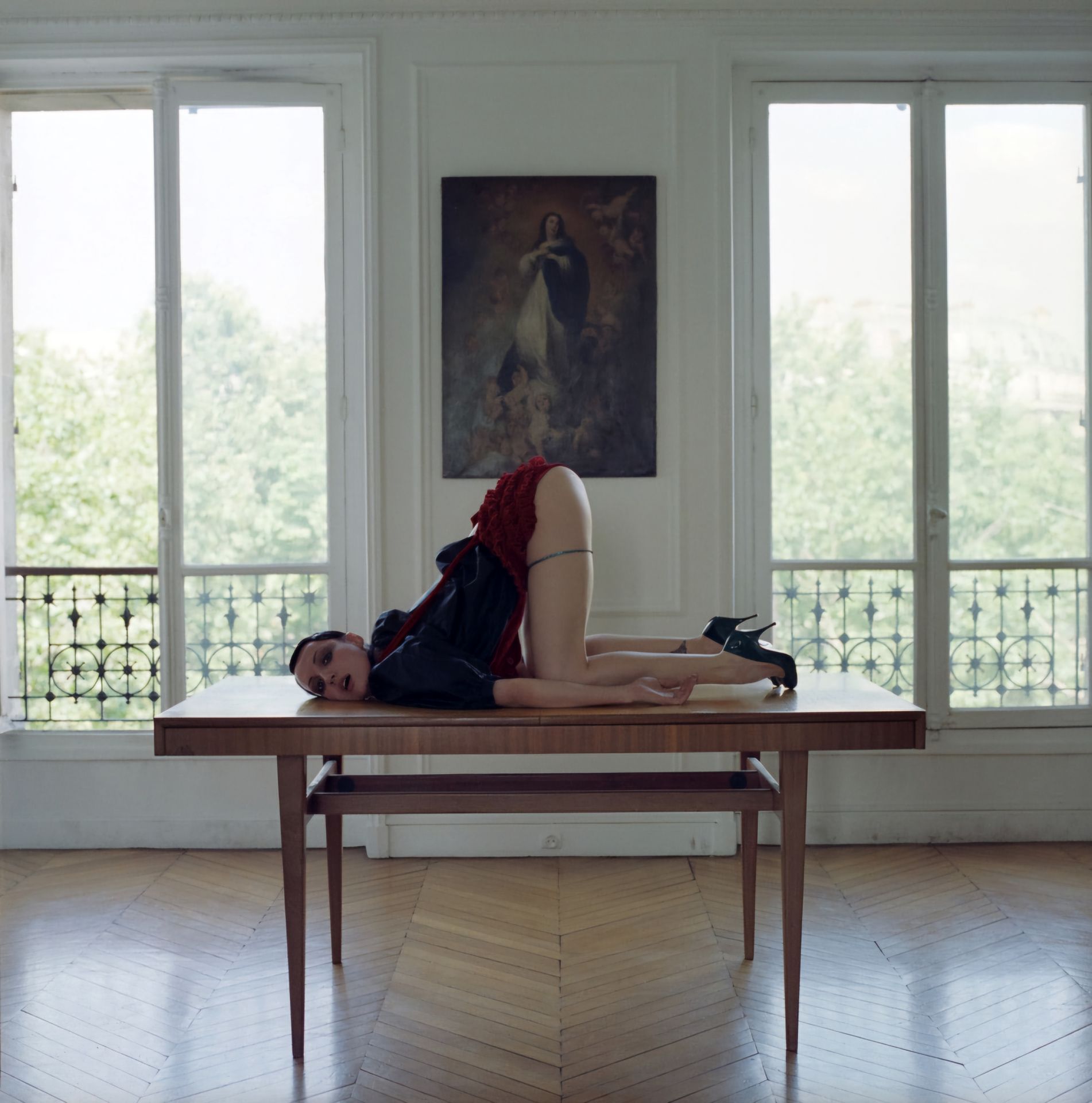 1902x1920, 259 Kb / Стол, поза, раком, картина, окно