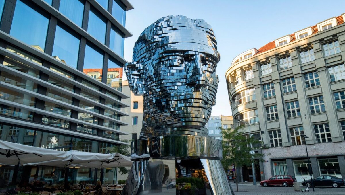 1200x680, 199 Kb / Глова, Кафка, Прага, скульптура, инсталляция, дизайн, архитектура