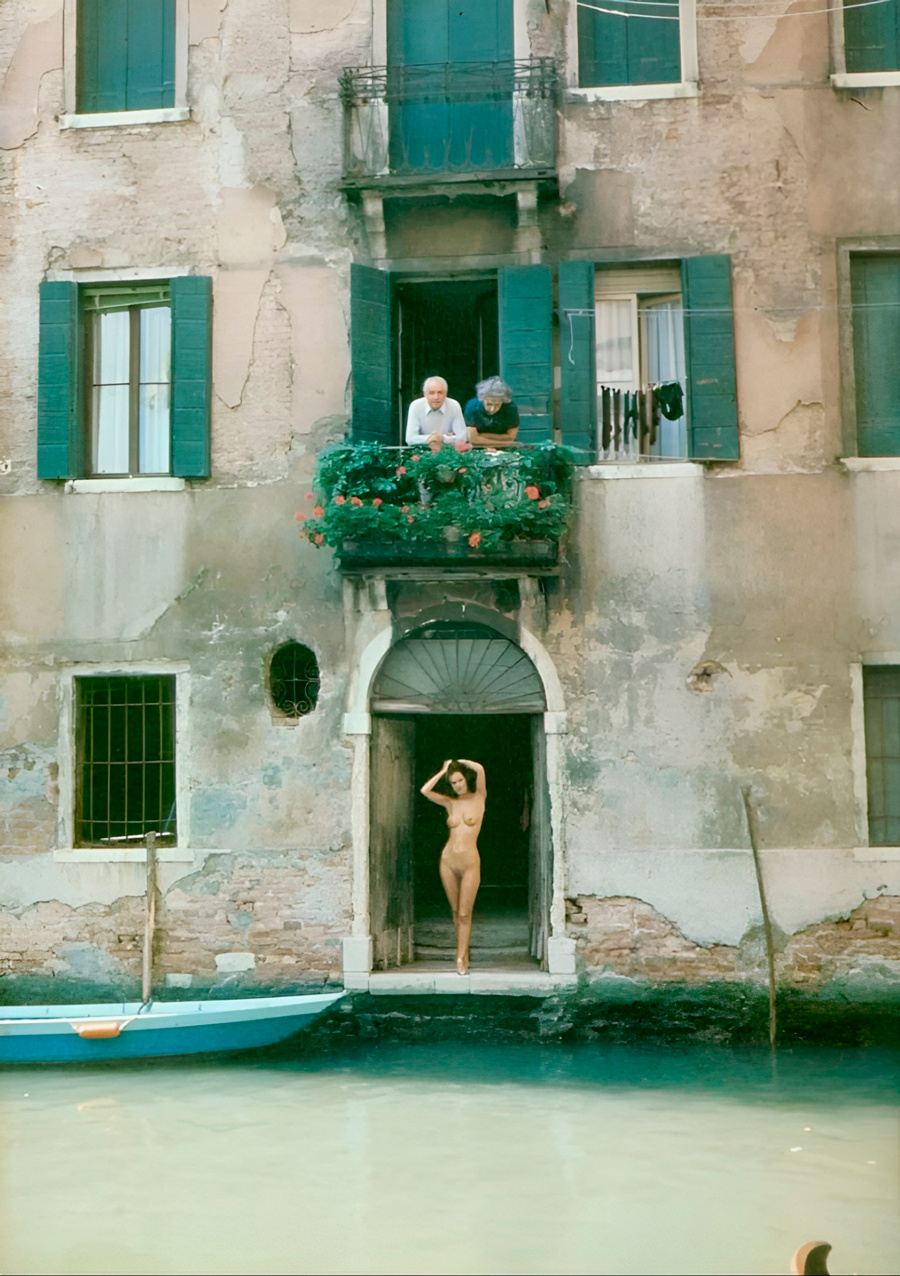 900x1276, 441 Kb / дом, подъезд, лодка, река, ставни