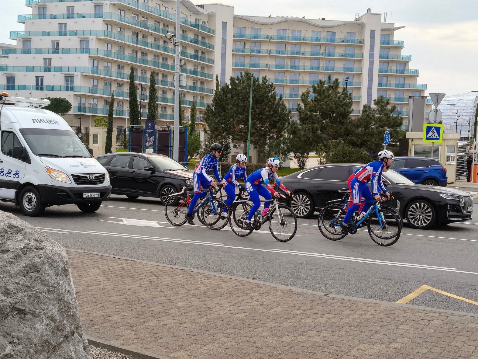 1573x1180, 513 Kb / Сочи, Сириус, отель, гостиница, велосипед, лицей, велосипедист, тренировка