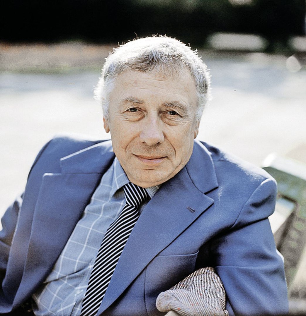 1044x1080, 192 Kb / Папанов, портрет, галстук, пиджак, СССР