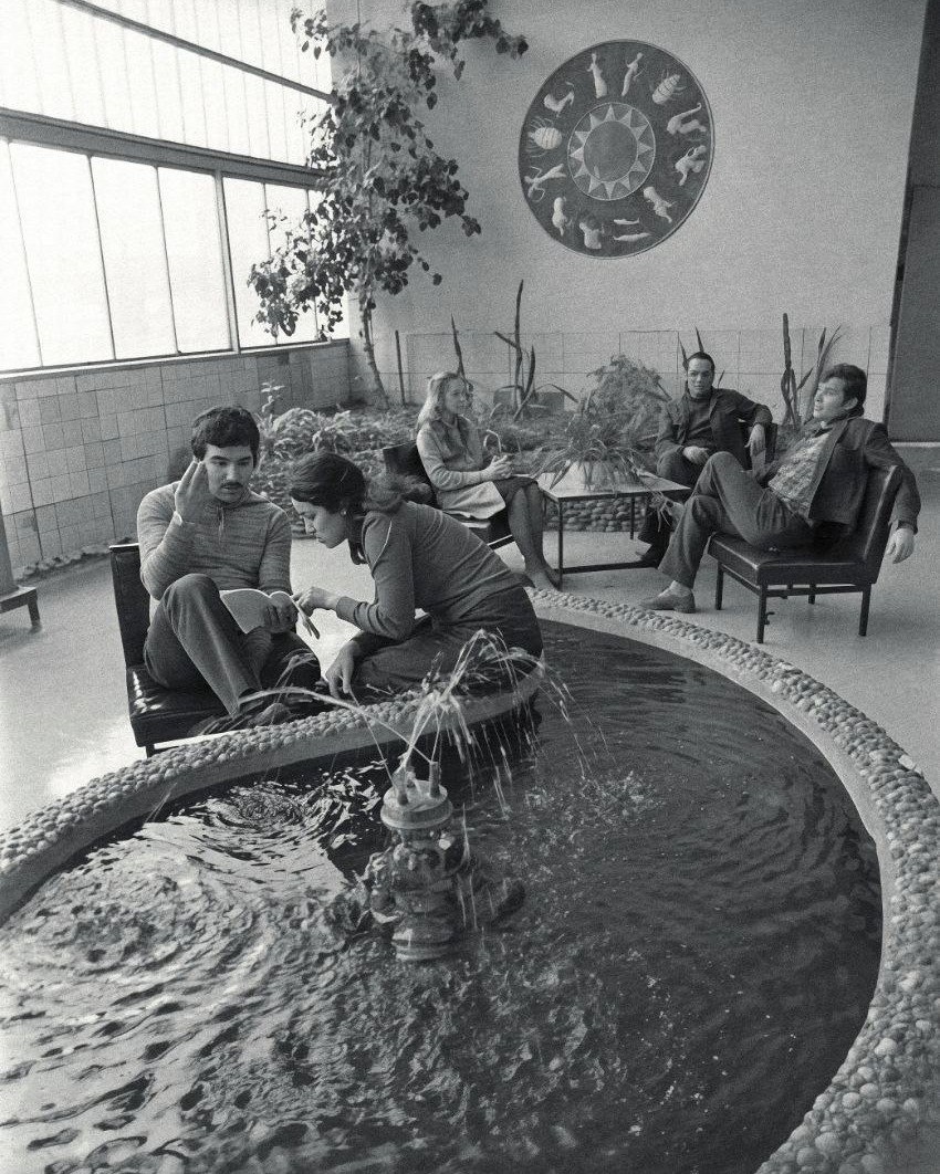 850x1062, 255 Kb / Азербайджан, СССР, завод, ч/б,  кондиционер, фонтан, цветы, дерево, Toshiba