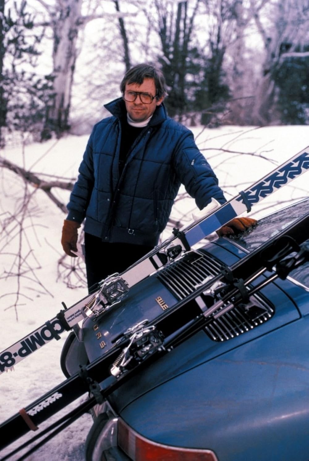 1000x1491, 144 Kb / автомобиль, классика, ретро, Porsche, Энтони Хопкинс, лыжи, снег