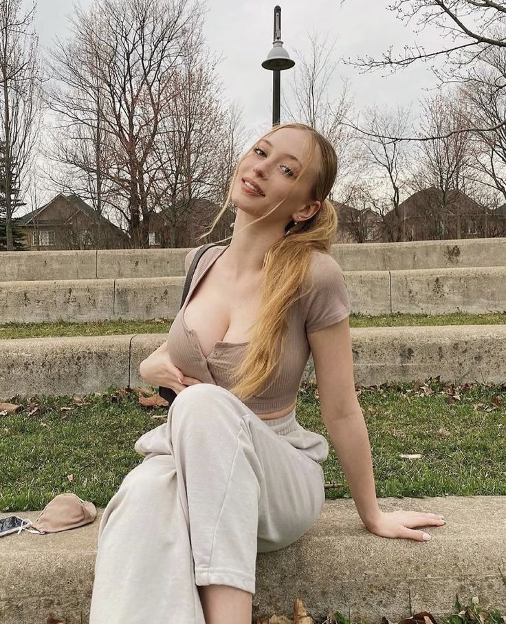 736x908, 196 Kb / Трава, ступени, фонарь, Sophia Diamond