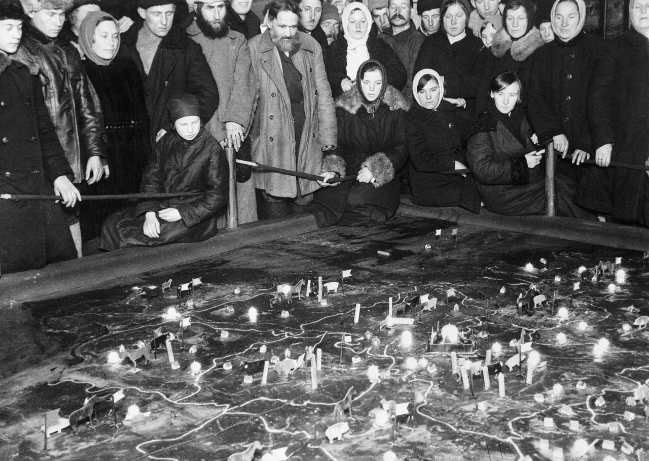 1280x908, 237 Kb / ч/б, Москва, крестьяне, пальто, платок, СССР, Электрификация, ГОЭЛРО