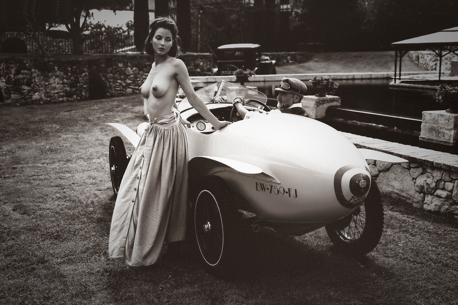 1900x1267, 476 Kb / Melissa Canadas, платье, юбка, ч/б, автомобиль