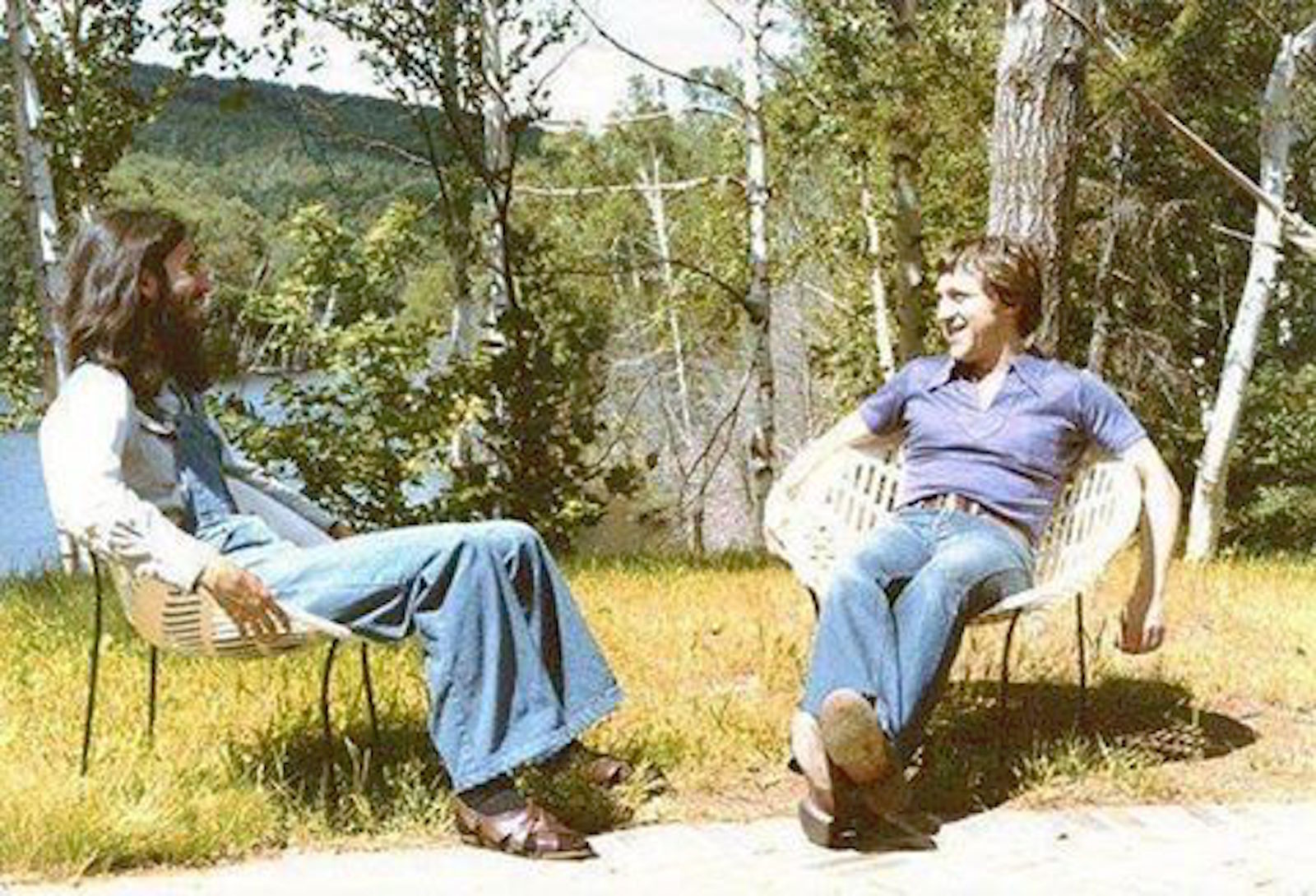 1600x1090, 368 Kb / Владимир Высоцкий, джинсы, кресло