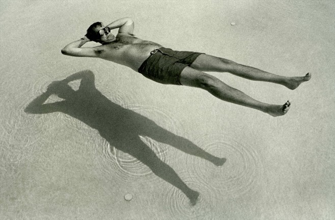 658x432, 76 Kb / мужчина, вода, ч/б