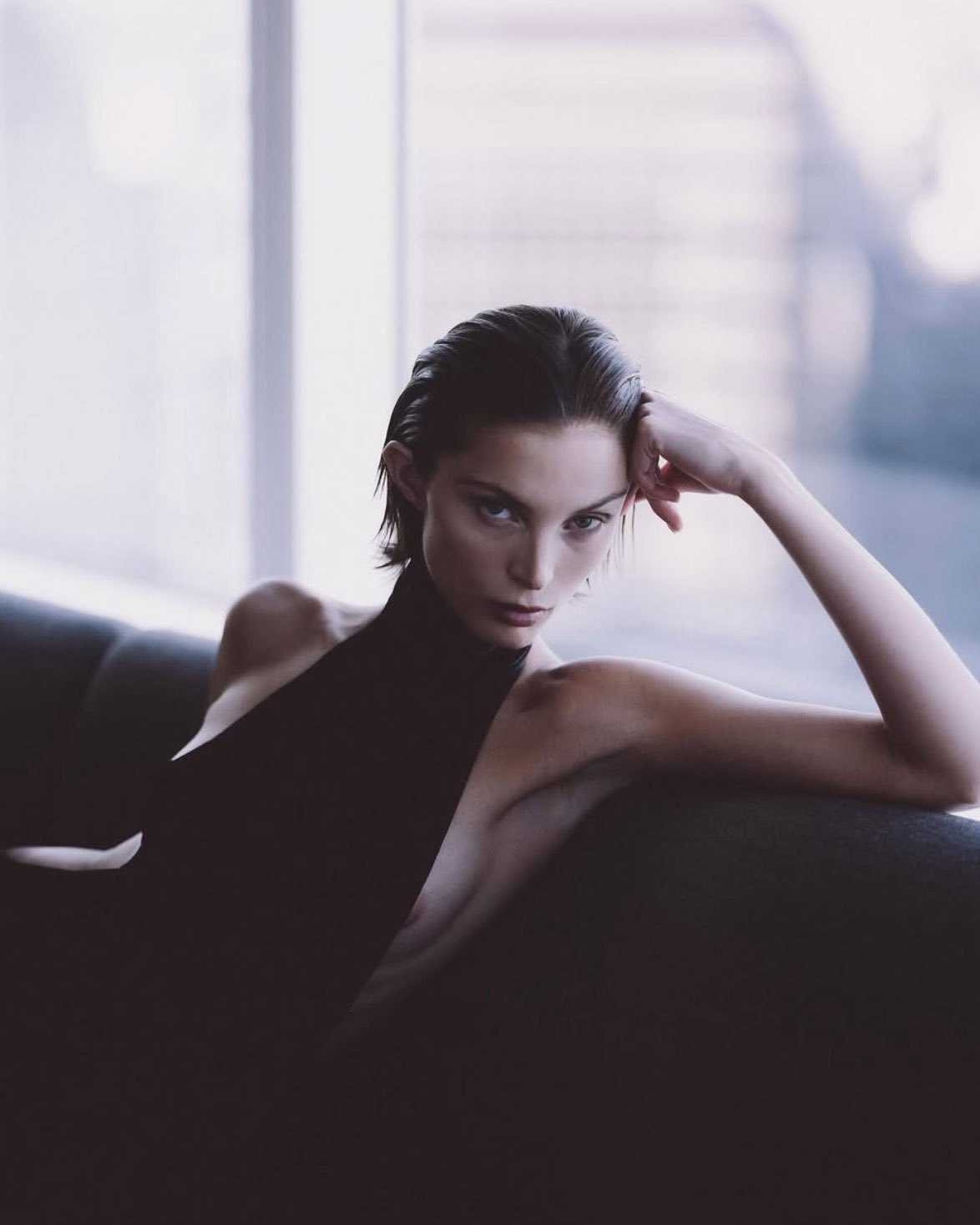 1174x1467, 73 Kb / диван, окно, платье, соски