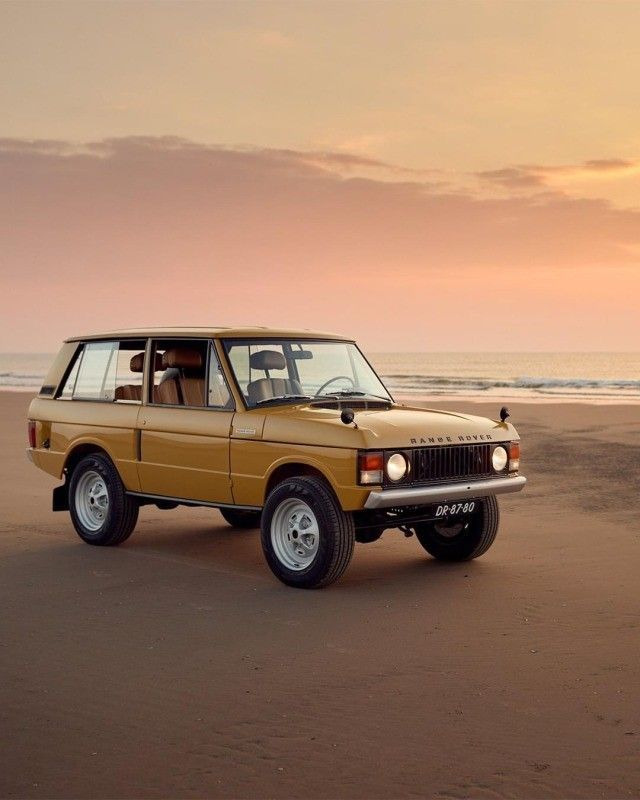 640x800, 77 Kb / автомобиль, классика, ретро, Range Rover, пляж, песок