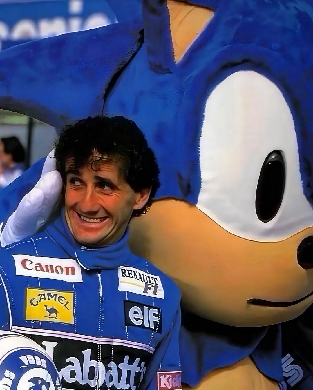 1079x1346, 162 Kb / Формула 1, Ален Прост, SEGA, маскот, Соник, гонки, Renault