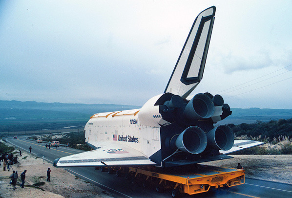 598x406, 93 Kb / шаттл, космос, NASA, Энтерпрайз, Enterprise, муляж