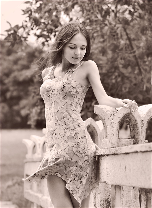 514x700, 130 Kb / девушка, платье, ветер