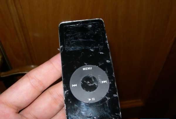 600x406, 22 Kb / ipod, разбитый