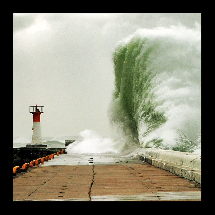 850x850, 154 Kb / волна, маяк, шторм