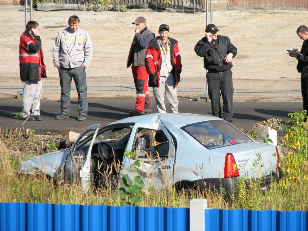 1000x750, 121 Kb / авария, ДТП, Renault, Logan