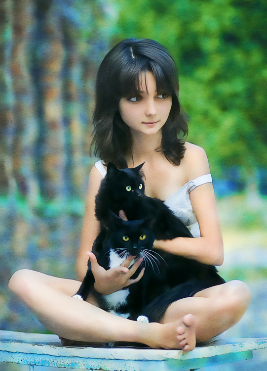 541x750, 237 Kb / рисунок, мультяшка, брюнетка, кошки