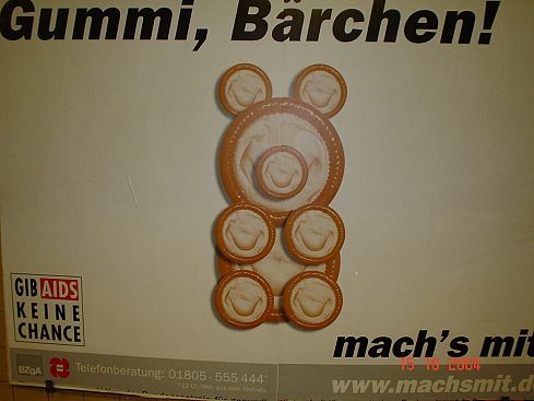 489x367, 166 Kb / медведь, презервативы, реклама