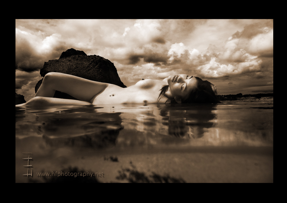 1000x707, 141 Kb / девушка, вода, сон, облака,