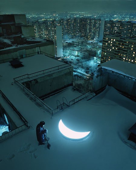 450x564, 44 Kb / дворник, крыша, снег, луна