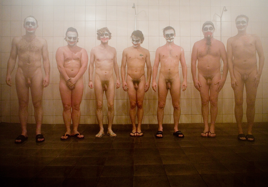 857x600, 218 Kb / хеллоуин, кисс, джокер, душ