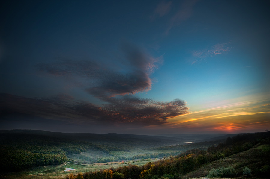 900x598, 111 Kb / молдавия, пейзаж, долина, небо, облака