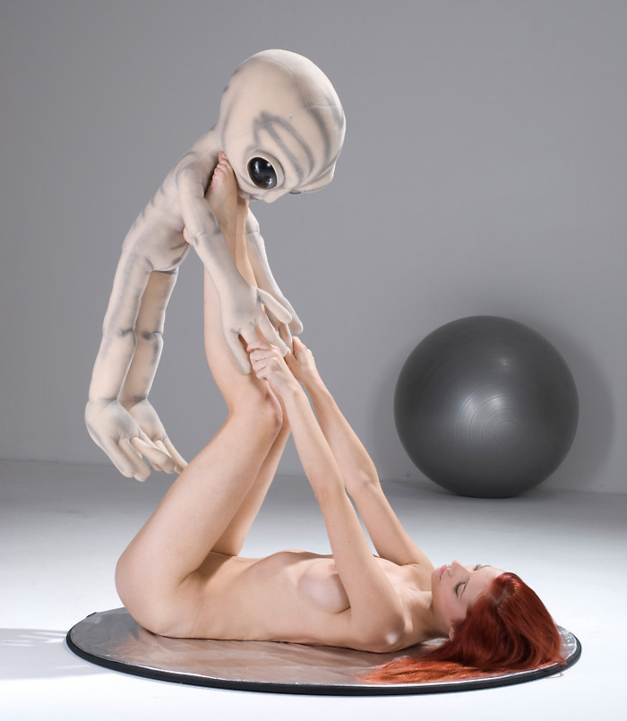 700x805, 91 Kb / инопланетянин, шар, ариэль