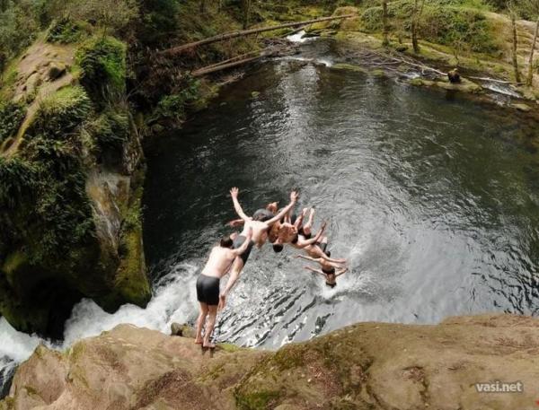 600x457, 59 Kb / прыжок, паравозик