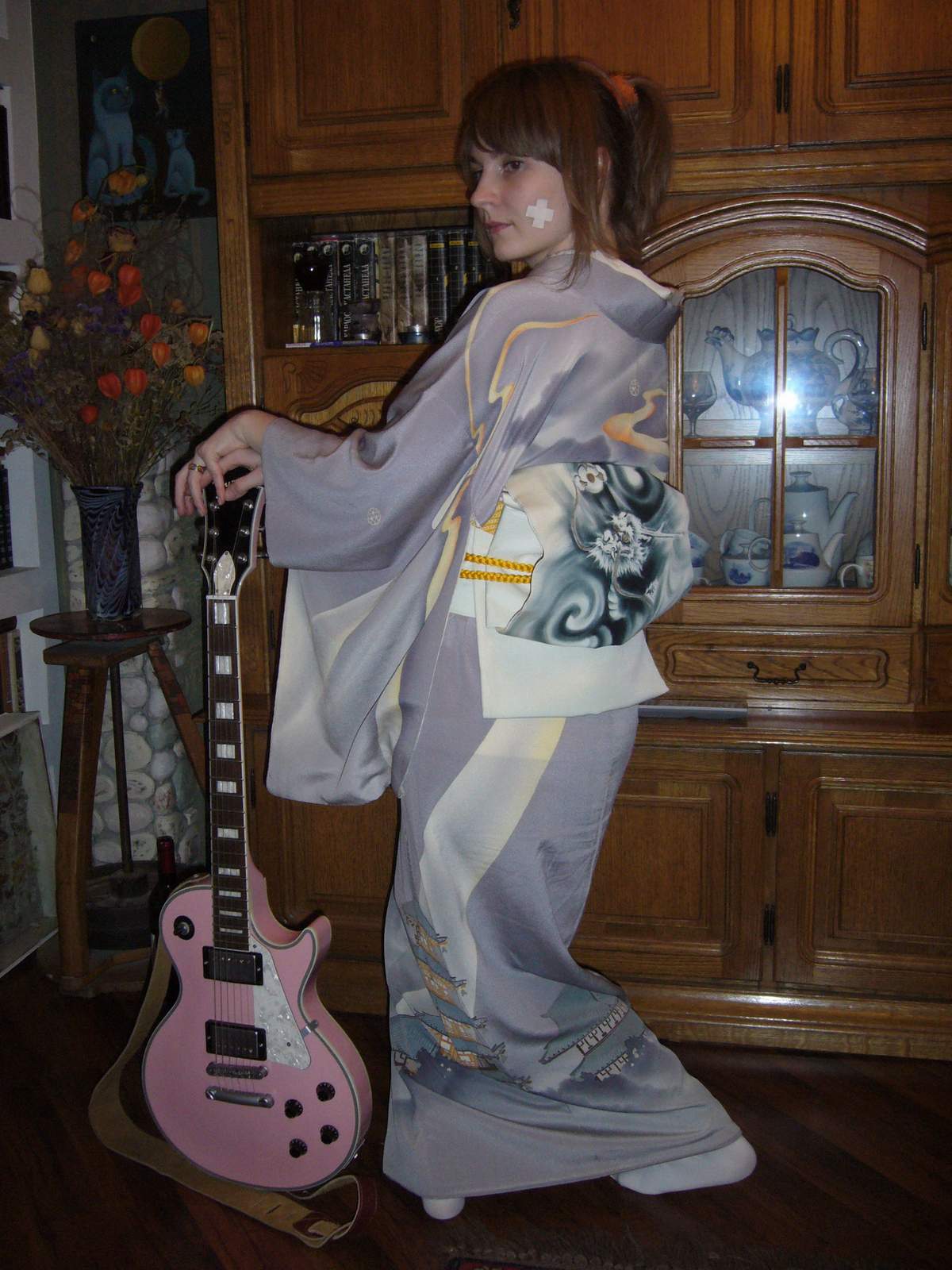 1200x1600, 185 Kb / гитара, пластырь, кимоно