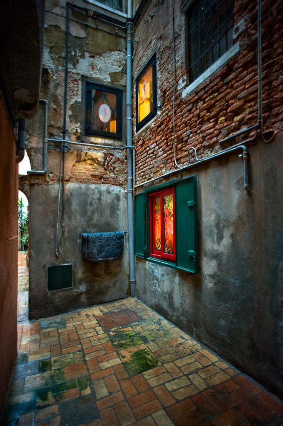 565x849, 127 Kb / окна, город, рождество, праздник