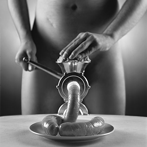 500x500, 27 Kb / ч/б, мясорубка, колбаса