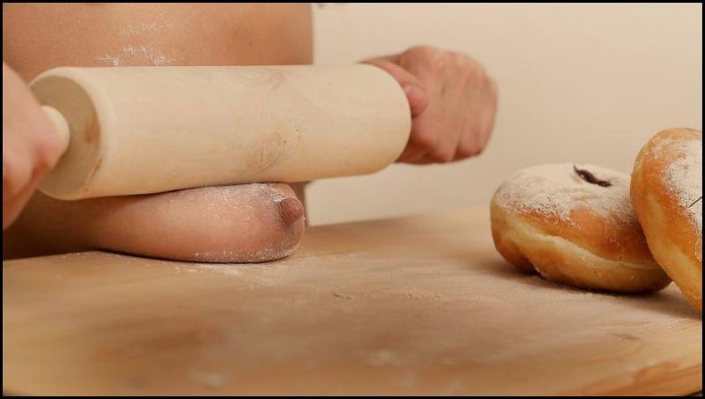 790x447, 38 Kb / хлеб, сиська, булки, скалка, мука